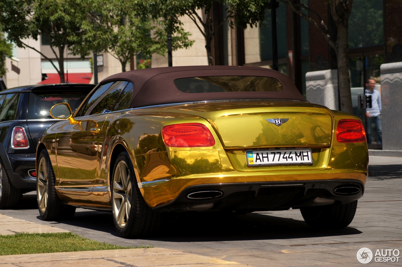 Самые дорогие номера на машину в мире. Бентли Континенталь золотой. Bentley Bentayga Золотая. Золотая Бентли Донецк.