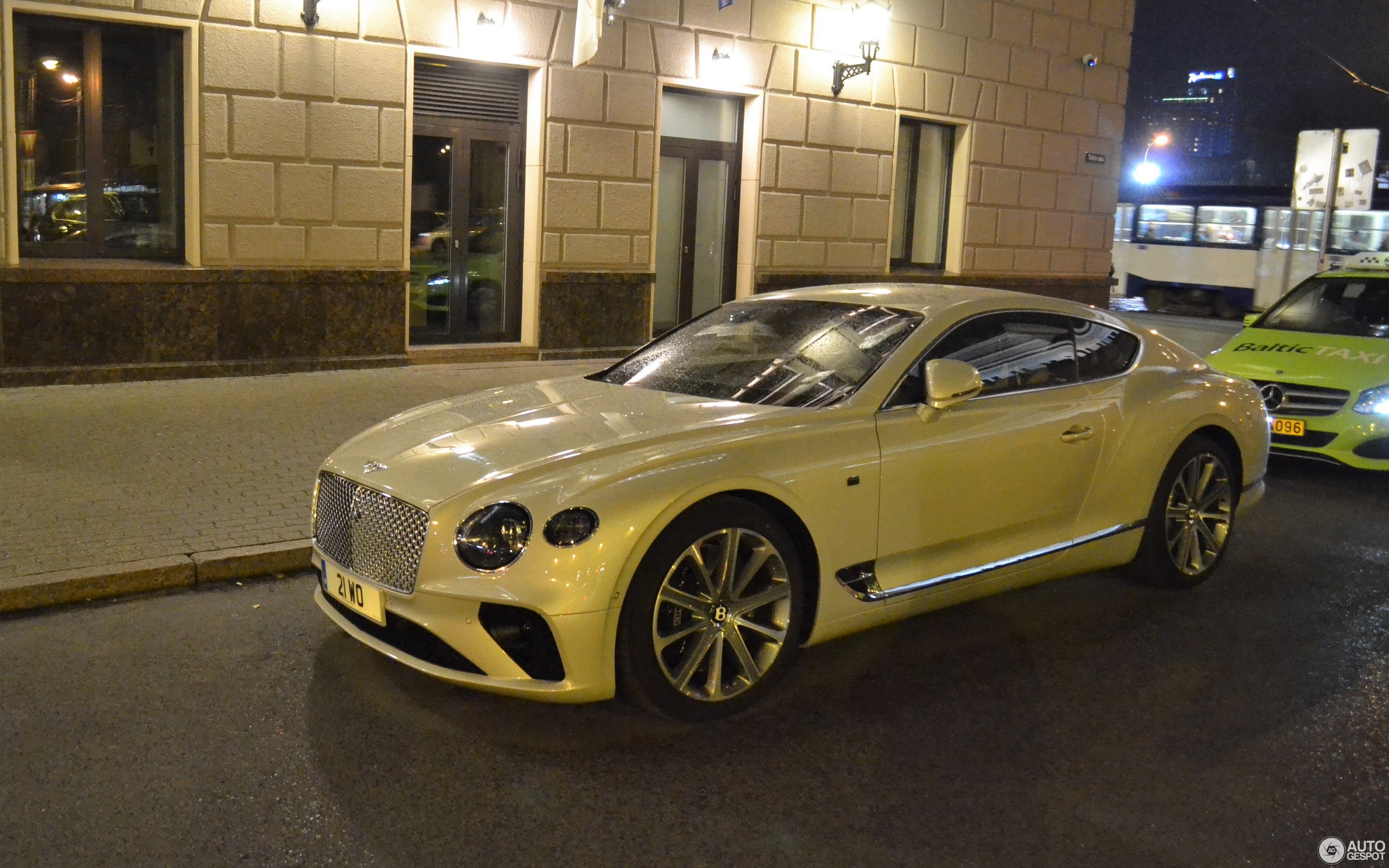 Bentley Continental gt Р¶РµР»С‚С‹Р№