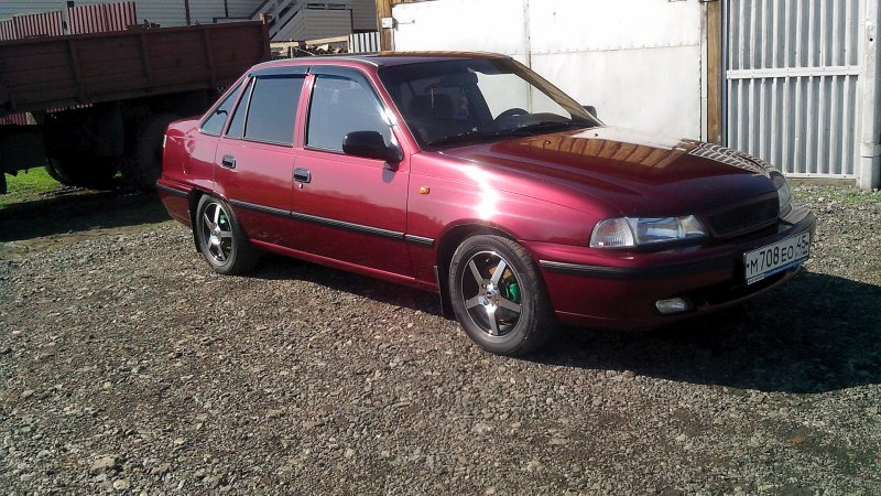 Daewoo Nexia Вишневая
