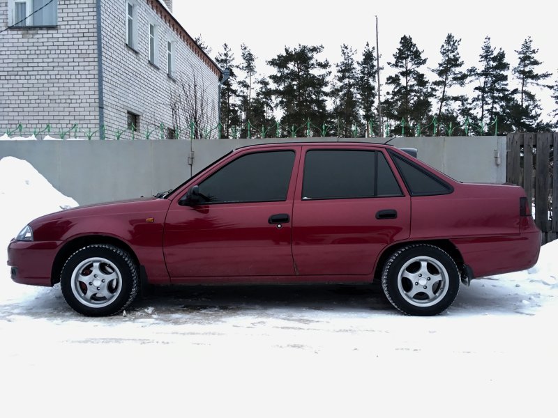 Daewoo Nexia Вишневая