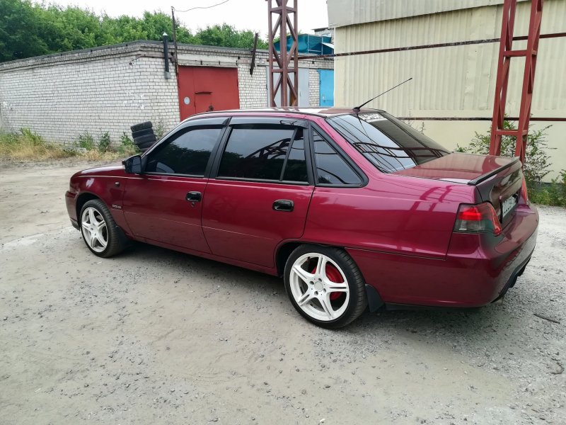 Daewoo Nexia 1 красная