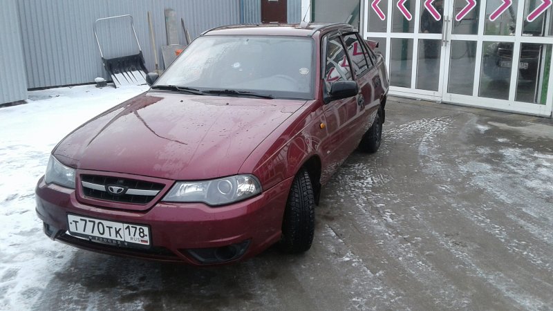Нексия n100 Вишневая с дефлектором