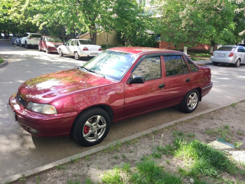 Daewoo Nexia Вишневая