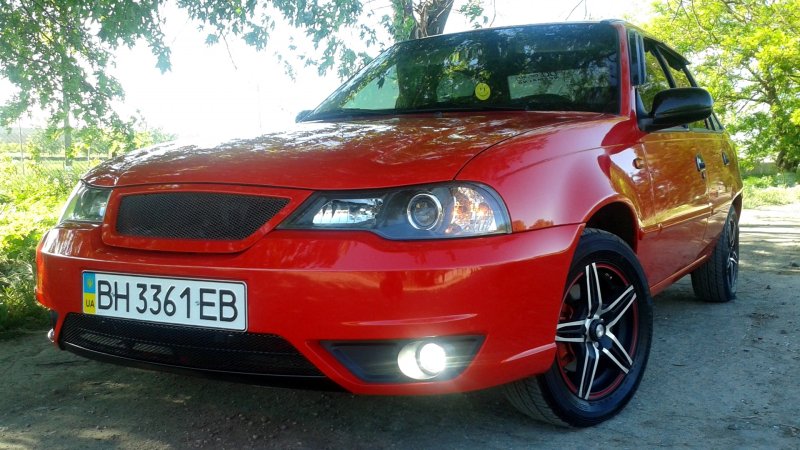 Daewoo Nexia Red