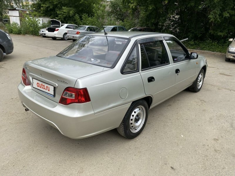  Daewoo Nexia седан 2001