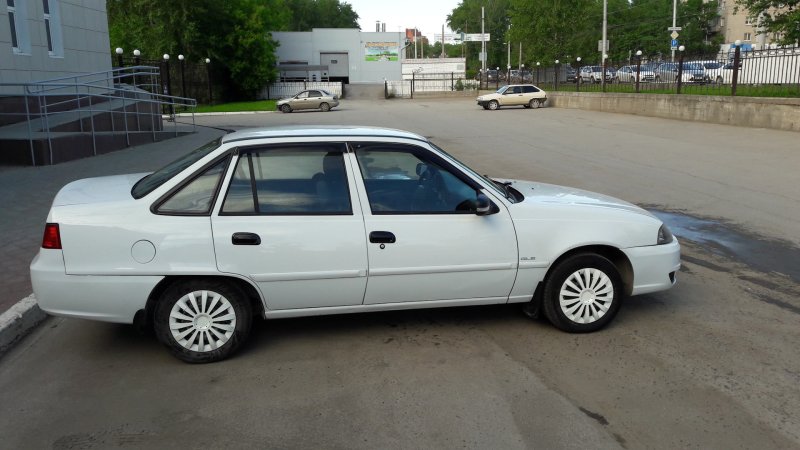 Нексия 2001 1.5 белые