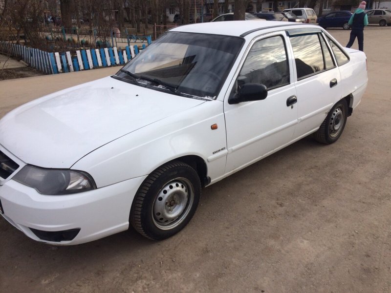 Дэу Нексия белая 1998