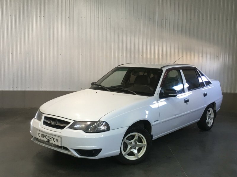 Daewoo Nexia белый 2013