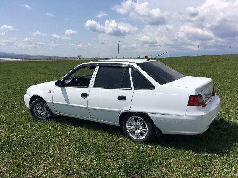Daewoo Nexia белая