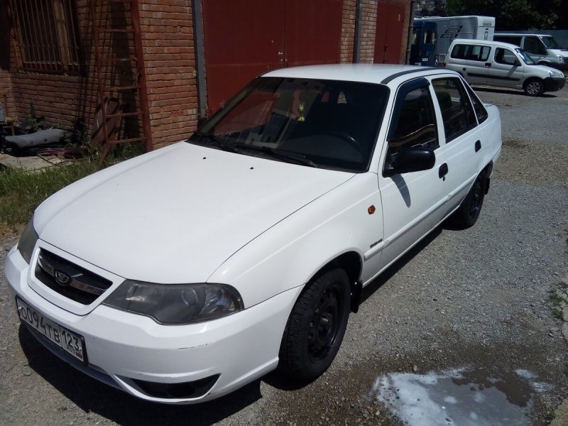 Daewoo Nexia Рестайлинг белая
