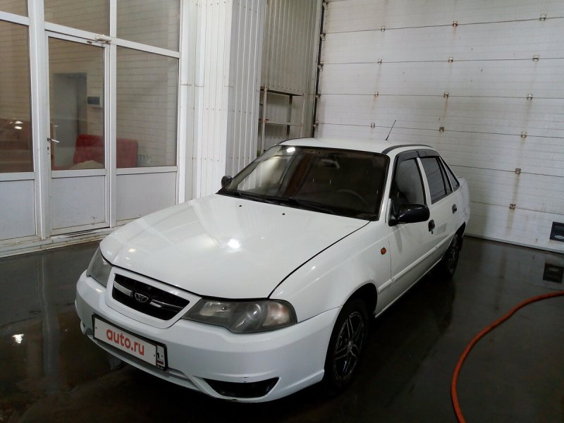Белый Daewoo Nexia, 75w505gа