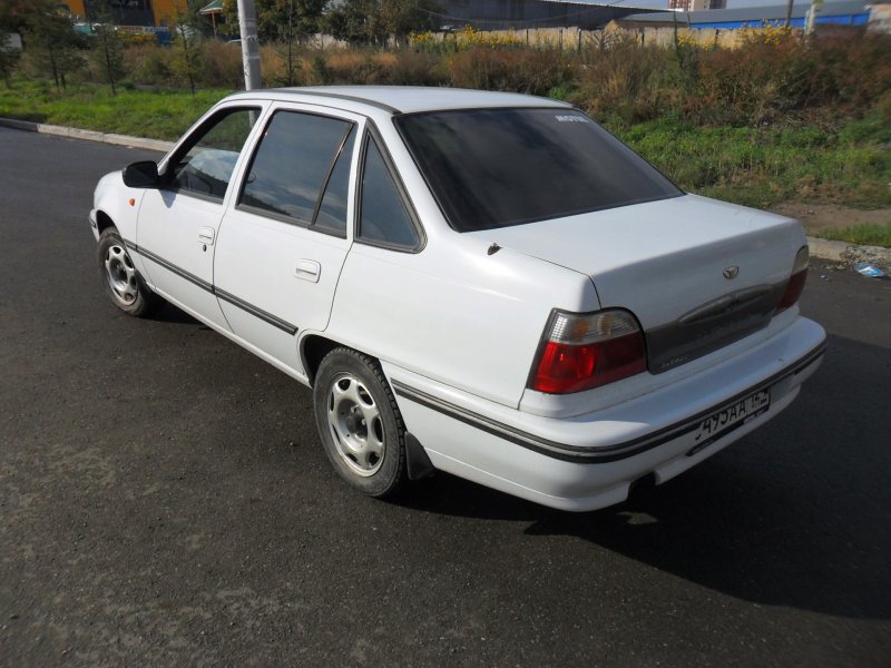 Daewoo Nexia белая