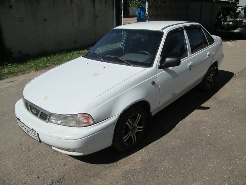 Даево Нексия 2000 белая