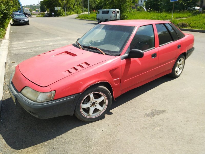 Daewoo espero красный