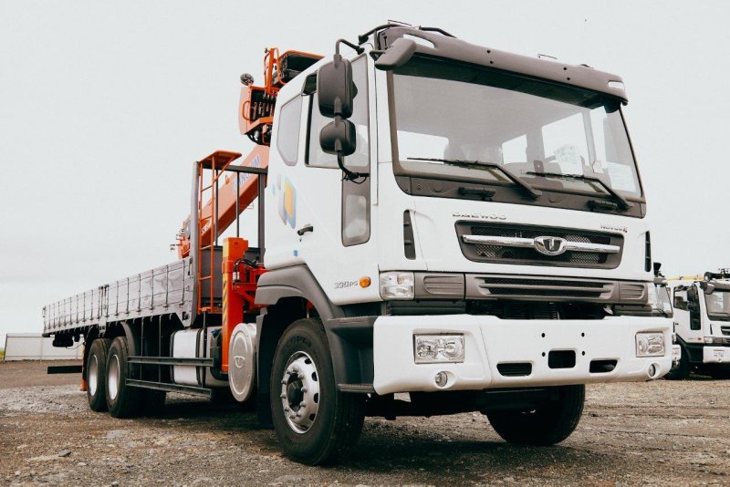 Грузовик с манипулятором Kanglim ks2056h (15 т) на шасси Daewoo Novus