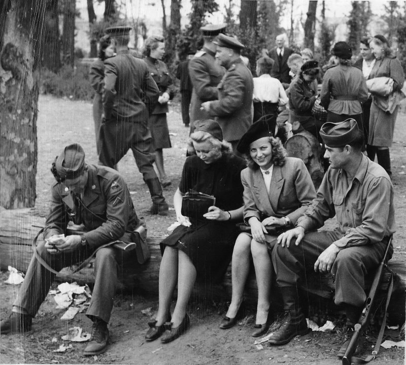 Немки в Германии в 1945 и советские солдаты
