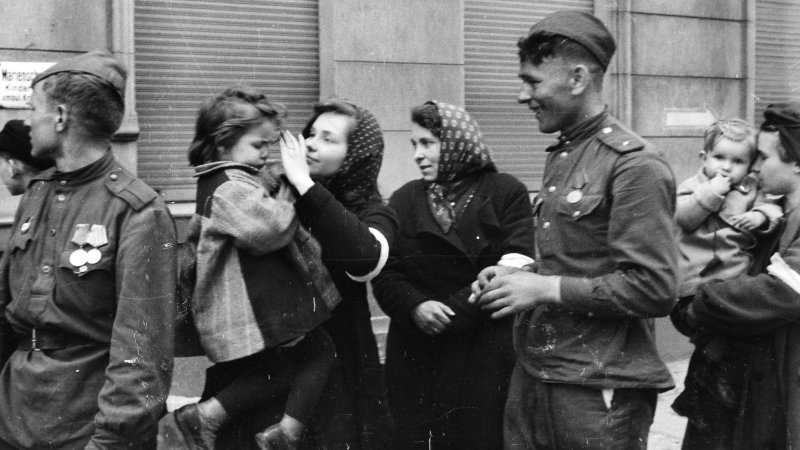 Немецкие женщины в Берлине 1945