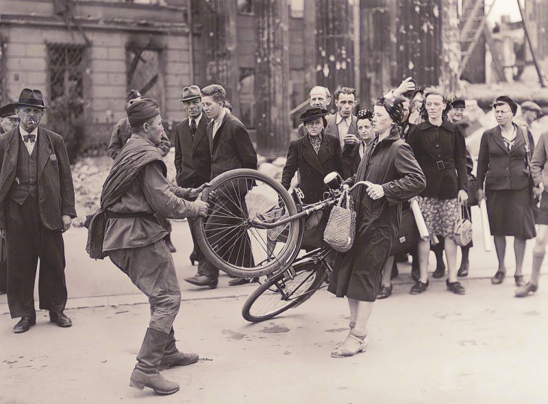 Русские солдаты в Берлине 1945