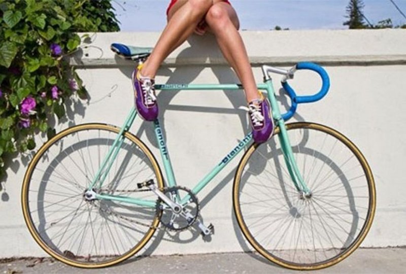 Фикс велосипед девушка