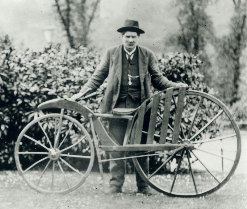 Киркпатрик Макмиллан изобрел велосипед