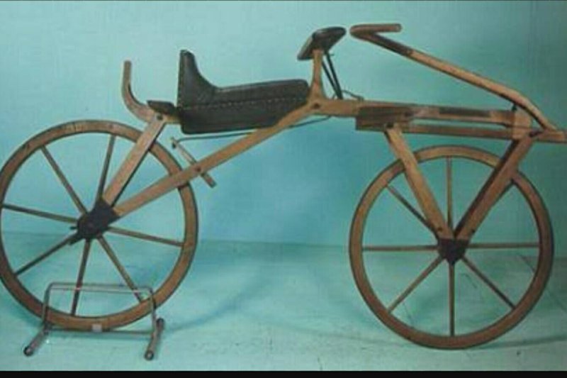 Первый деревянный велосипед