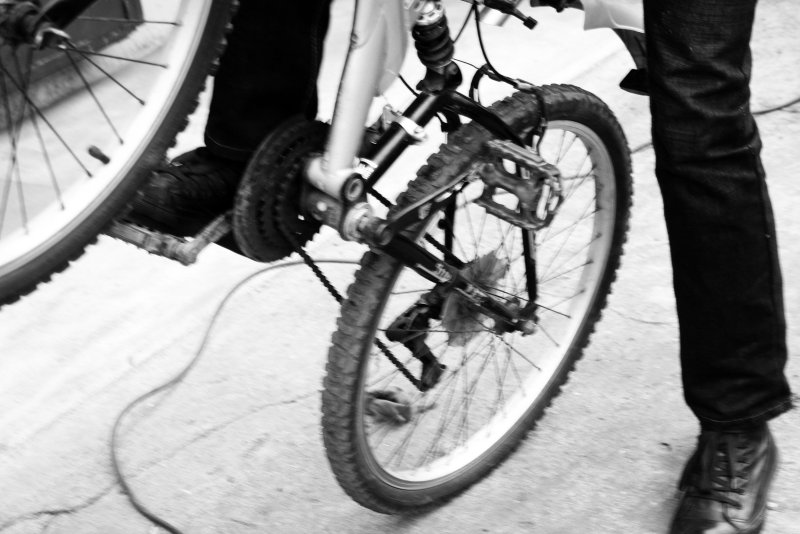 Езда на велосипеде под рамой