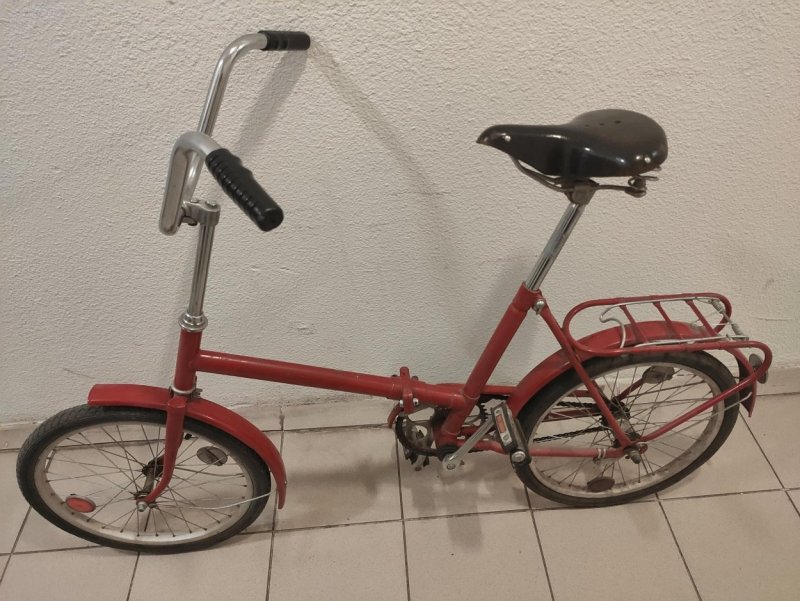 Велосипед Кама вишневого цвета