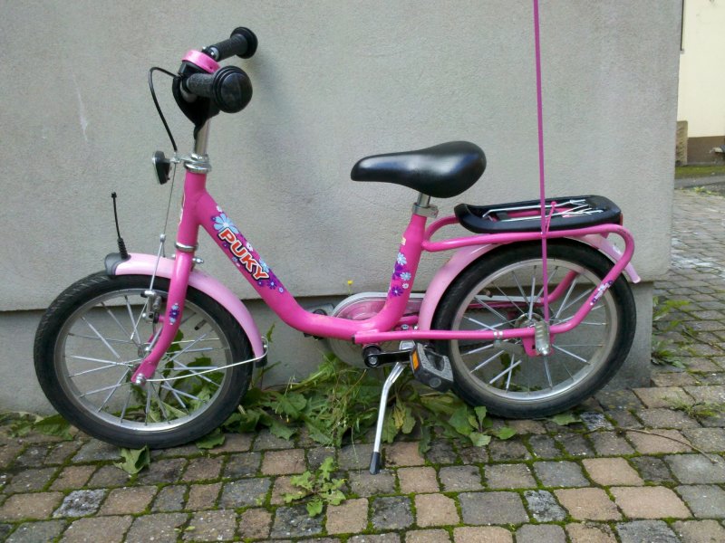 Брошенный детский велосипед