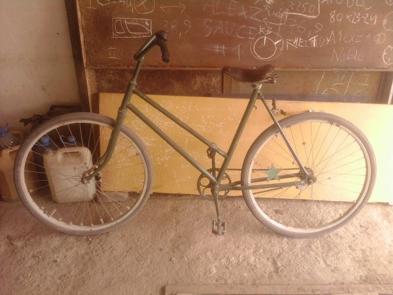 Ржавый велосипед Урал