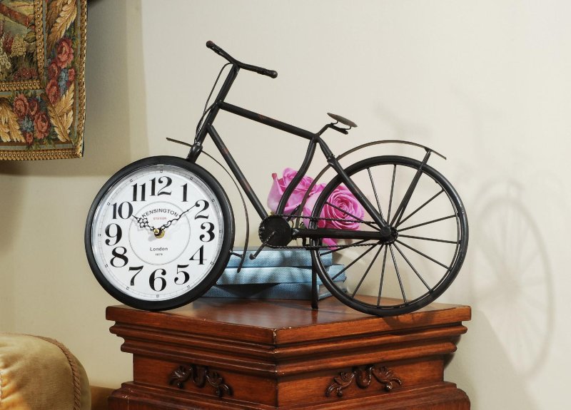 Часы в виде велосипеда