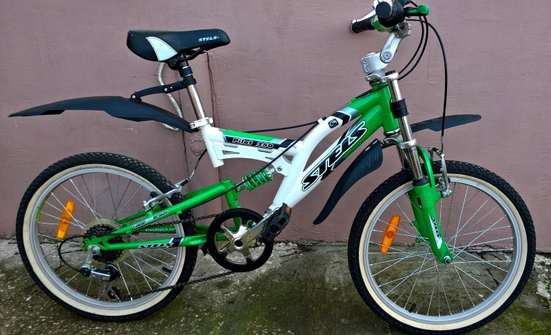 Стелс велосипед зеленый скоростной