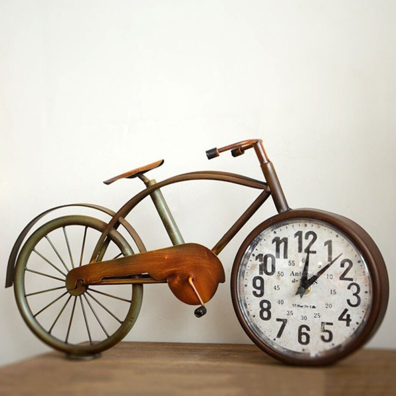 Часы велосипед в интерьере