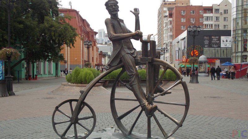 Е М Артамонов изобрёл первый в мире велосипед