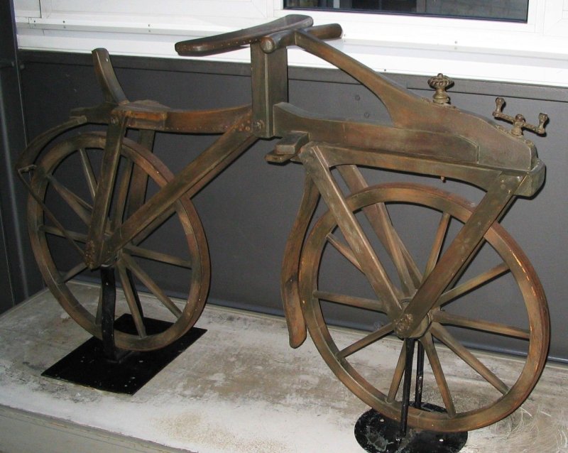 Первый велосипед 1817 Костотряс