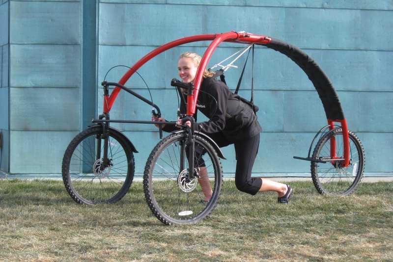 Велосипед со странными колесами