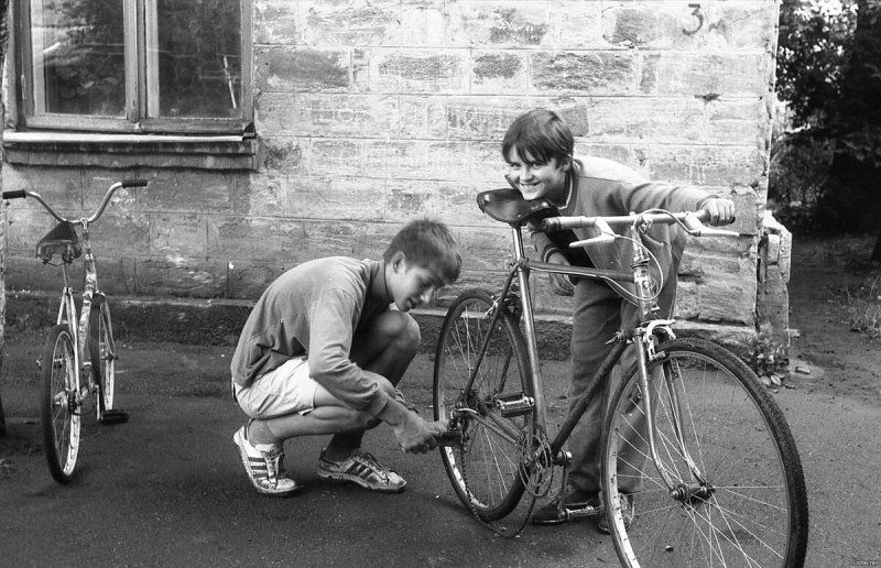 Мальчик на велосипеде СССР