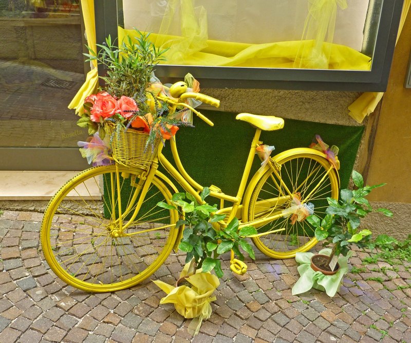 Велосипед желтый декоративный для цветов