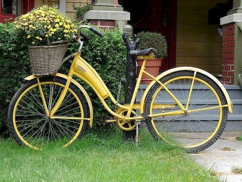 Декор из старого велосипеда для дачи