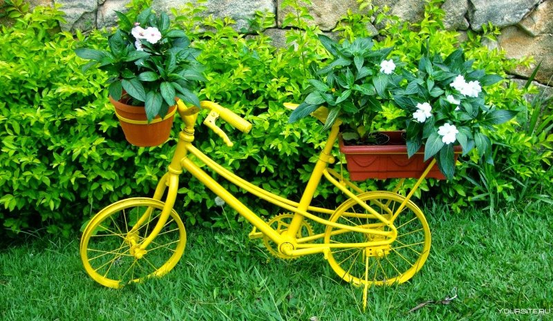 Цветник из старого велосипеда