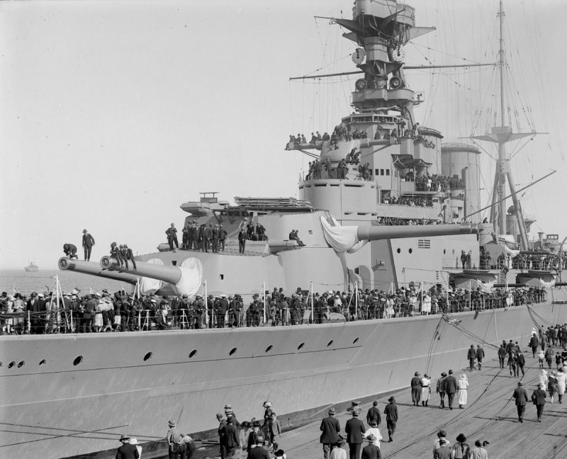 Крейсер HMS Hood