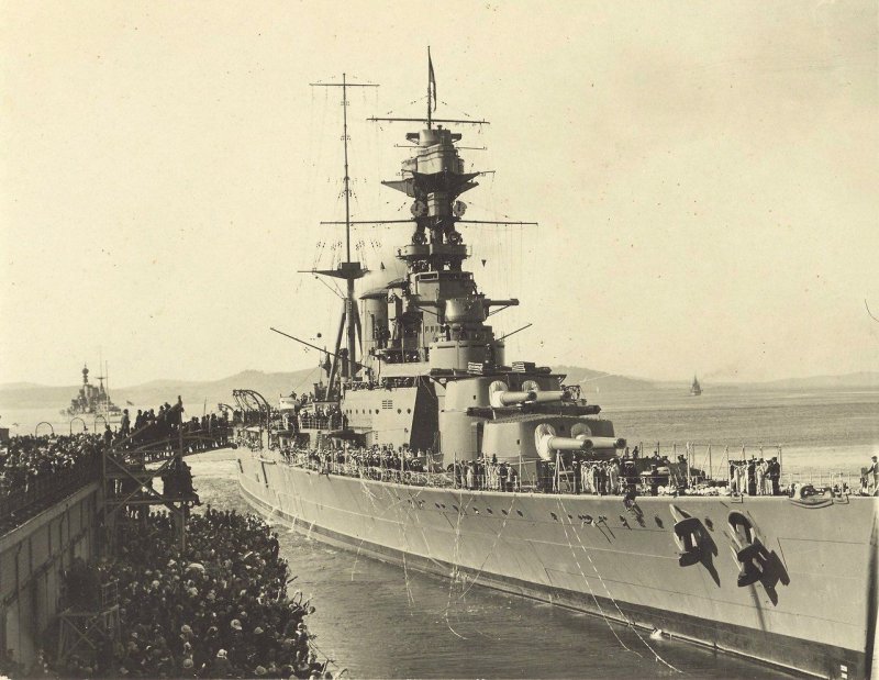 HMS Hood и бисмарк