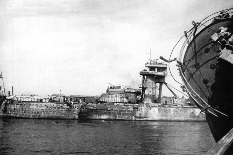 Линкор Марат в Кронштадте