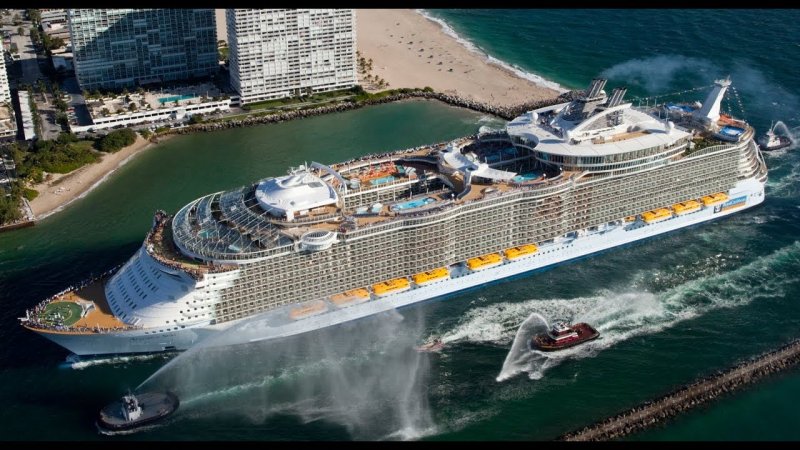 Круизный корабль "Allure of the Seas"