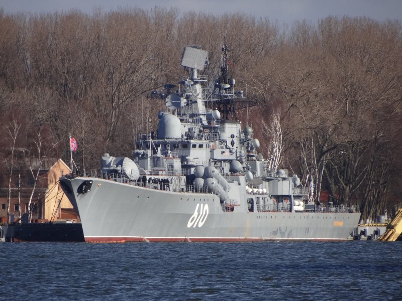 Эсминец настойчивый 610