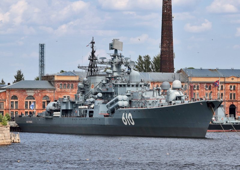 Флагман Балтийского флота эскадренный миноносец настойчивый