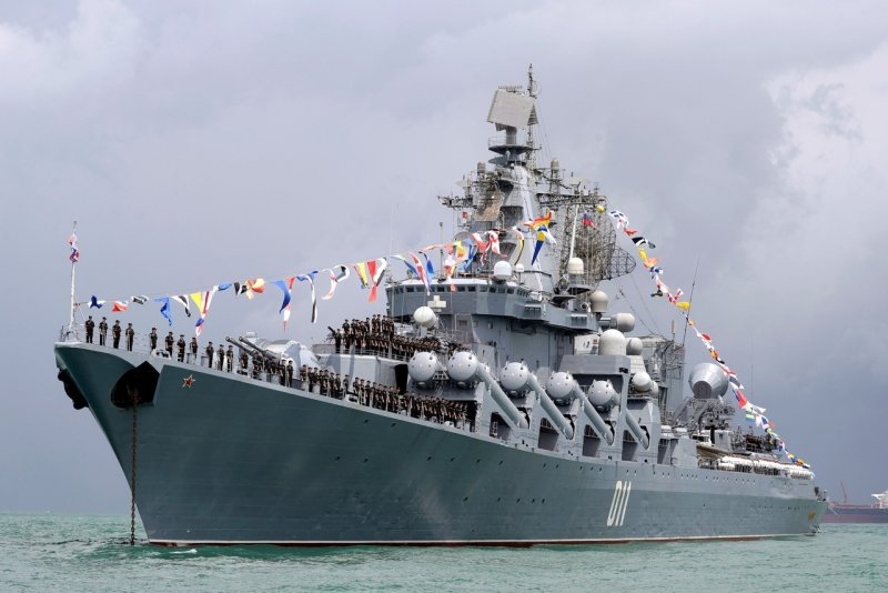 Флагман ТОФ ракетный крейсер Варяг