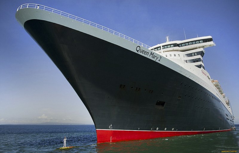 Океанский лайнер Queen Mary 2