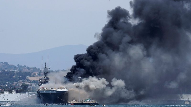 USS Bonhomme Richard пожар