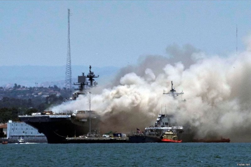Пожар на корабле ВМС США В Сан Диего