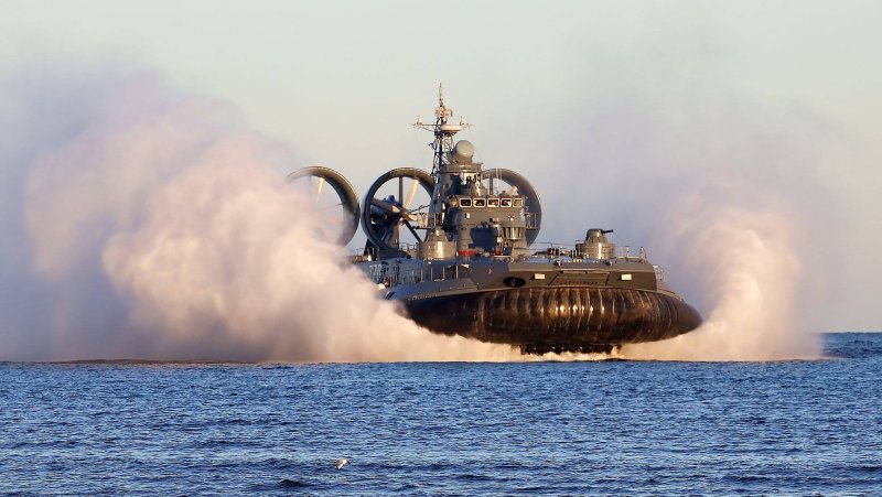 Судно на воздушной подушке ЗУБР